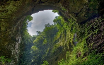 Затерянный мир под землей: самая большая пещера на планете