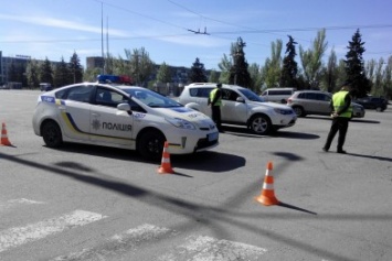 Запорожскую ОГА оцепили полицейские - ждут приезда Порошенко, - ФОТОФАКТ