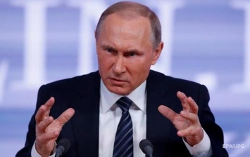 Путин в ярости: на здании суда в Казани вывесили перевернутый флаг России