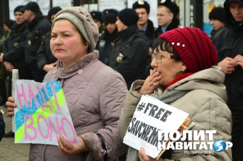 Лучше бы она не возвращалась! У Порошенко боятся, что наводчица Савченко начнет обниматься с Тимошенко