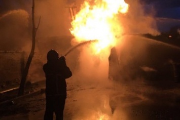 На Харьковщине в гараже загорелось 10 тонн топлива