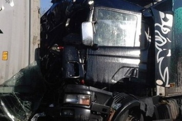В серьезном ДТП на Николаевщине столкнулись два грузовика