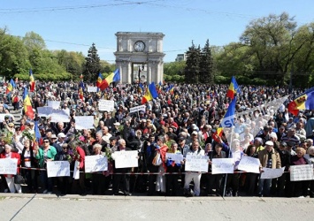 На митинге в Молдове активисты требуют проведения досрочных выборов до июня