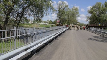 На | В Новоайдаре открыли отремонтированный мост (фото) В Новоайдаре открыли отремонтированный мост (фото)