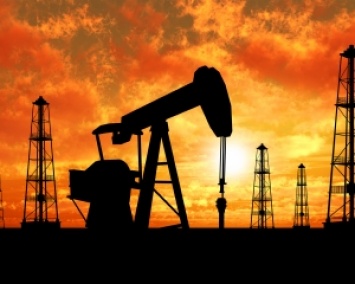 Нефть начала неделю с падения