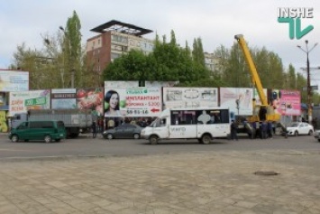 «Я могу охарактеризовать акцию, как удачную» - Сенкевич о неудавшейся попытке снести билборды на площади Победы в Николаеве