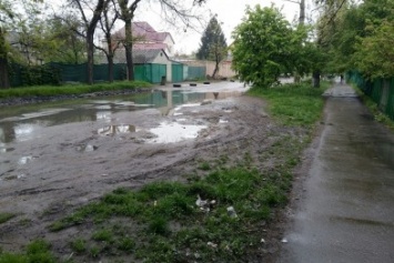 На одесской "Слободке" дети плывут по лужам в садик (ФОТО, ВИДЕО)