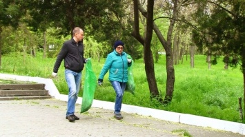 «Сделаем Украину чистой»: члены партии БППС присоединились к субботнику в Дюковском парке (политика)