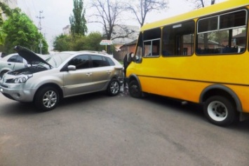 В Кировограде произошло тройное ДТП с участием маршрутки. ФОТО