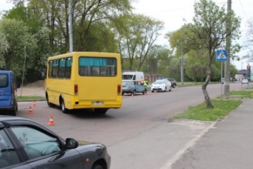 В Чернигове в аварию попал автобус