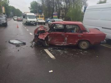 Три автомобиля и маршрутка столкнулись во Львове