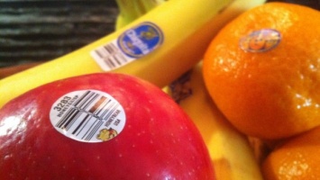 Цифры на наклейках на фруктах - важнее, чем вы думаете! Вот что они значат