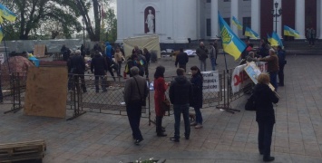 В Одессе вторая попытка разгона активистов, протестующих против мэра Труханова. Видео с места событий