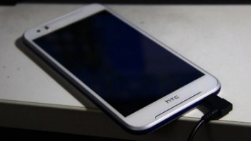 "Живые" фото смартфона HTC Desire 830
