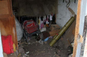 Торецк. У местного жителя нашли противотанковую управляемую ракету (фото)