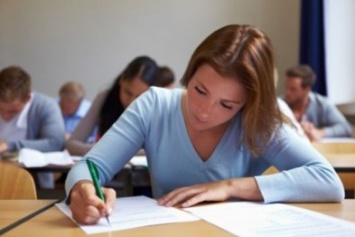 Школьники Макеевки одновременно с выпускными смогут сдавать вступительные экзамены в вузы