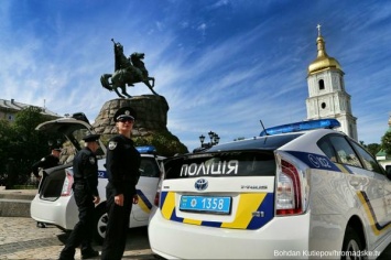 В Киеве полицейского ранили в голову