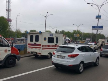 ДТП в Киеве: водителя автобуса извлекали спасатели