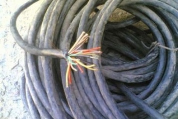Павлоградец украл 440 метров телефонного кабеля