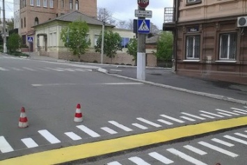 В Мариуполе, на месте страшного ДТП, установили "лежачие полицейские" (ФОТО)