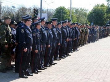 Более 1,5 тыс. полицейских будут охранять порядок в Донецкой области на майские праздники