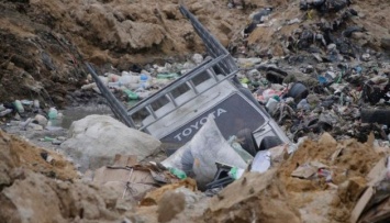 Оползень на мусорной свалке: 24 человека пропали без вести