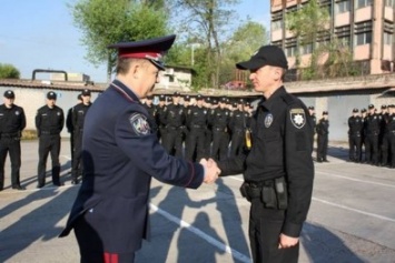 В Запорожье новых полицейских наградили за задержание преступника, - ФОТО