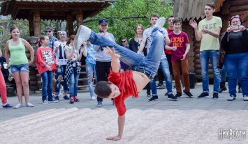 В «Сказке» для маленьких николаевцев провели мастер-класс по зажигательным танцам