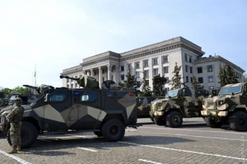 Боевая готовность: на Куликовом поле демонстрировали силу экипированные бойцы Нацгвардии и полиции