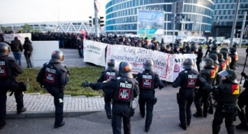 В Штутгарте полицией арестованы 400 демонстрантов