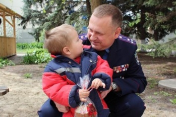 Начальник полиции Славянска поздравил с наступающими праздниками воспитанников Центра соцреабилитации