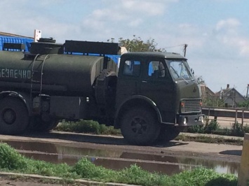 Колонны с топливом ежедневно идут к скоплению украинской бронетехники на границе с Крымом