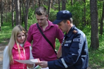 Кировоград: спасатели разъяснили местным жителям правила пожарной безопасности в лесных массивах