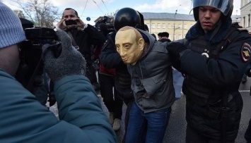 В Москве задержали четыре "маски Путина"