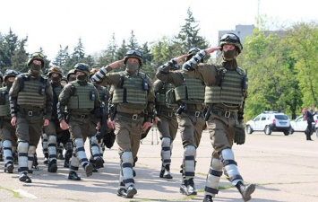 В Одессе бойцы Нацгвардии провели смотр на Куликовом поле