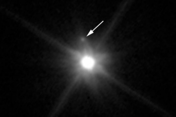 «Хаббл» обнаружил «застенчивую» луну на окраине Солнечной системы (фото)