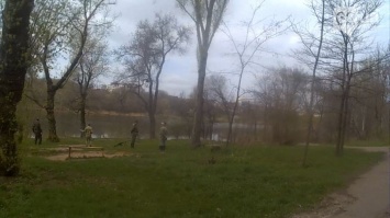В оккупированном Донецке боевики террористической ‘ДНР’ практикуются в стрельбе на месте, где раньше отдыхали местные жители