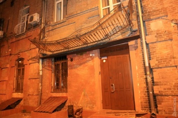 Ночью в центре Одессы обрушился балкон