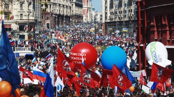 В Москве на Первомай вышли более 100 тысяч человек