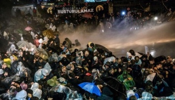 В Стамбуле во время разгона первомайского митинга погиб человек