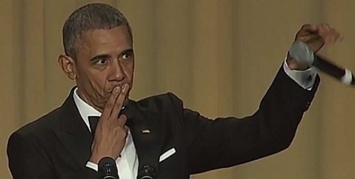 Эффектное прощание Обамы с США взорвало Сеть: американский лидер в конце речи бросил микрофон, как это делают реперы