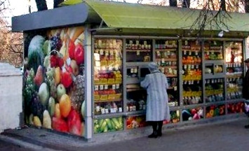 В Волгограде автоледи снесла торговый павильон