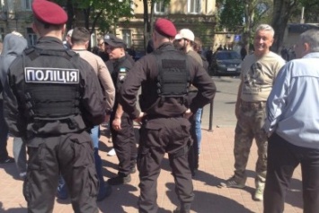 На Куликовом поле задержали женщину с сепаратистскими листовками (ФОТО)