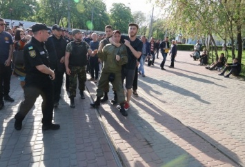 "Правый сектор" и "куликовцы" устроили драку в Одессе: зачинщиков пришлось выдворять за пределы Куликова поля