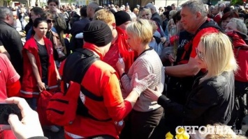 Годовщина трагедии 2 мая в Одессе: гранаты, цветы и обмороки