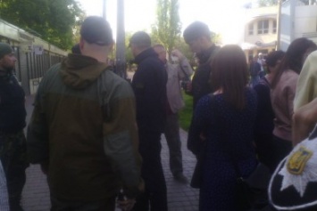 На сепаратистском митинге в Одессе задержали мужчину с нунчаками