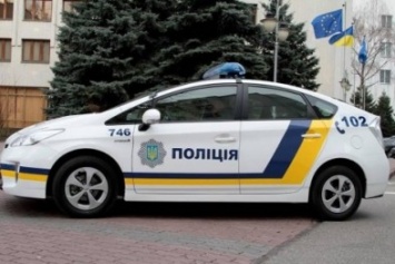Одесские полицейские вытащили из машины пьяного полицейского