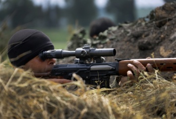 Вражеский снайпер обстреливал украинских военных в зоне АТО