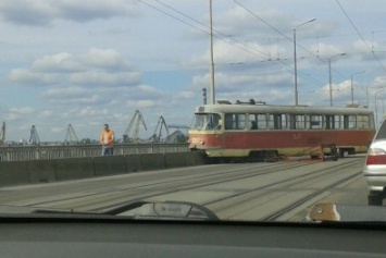 Один трамвай чуть не слетел со Старого моста, другой попал в аварию на Островского (ФОТО)