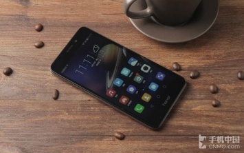 Компания Huawei представила своей новый металлический смартфон Honor 5C